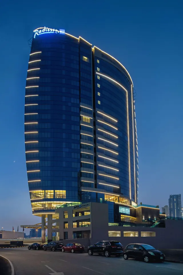 Billede av hotellet Radisson Blu Hotel, Dubai Canal View - nummer 1 af 30
