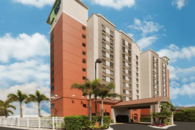 Billede av hotellet Holiday Inn Express & Suites Nearest Universal Orlando, an IHG Hotel - nummer 1 af 46