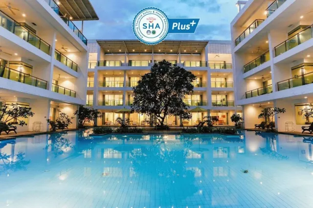 Billede av hotellet The Old Phuket - Karon Beach Resort - nummer 1 af 57