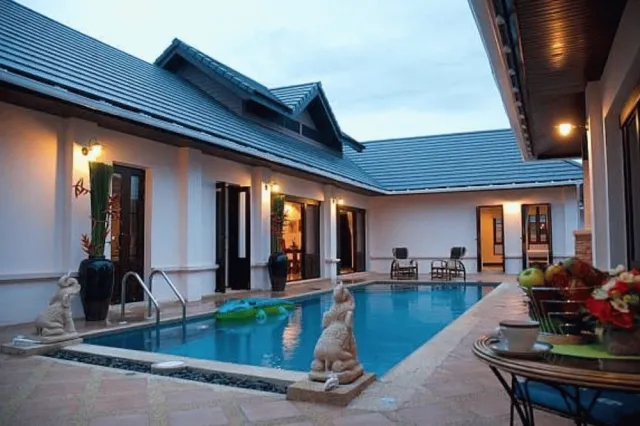 Billede av hotellet 4 Bedroom Private Bali Style Villa HH1 - nummer 1 af 52
