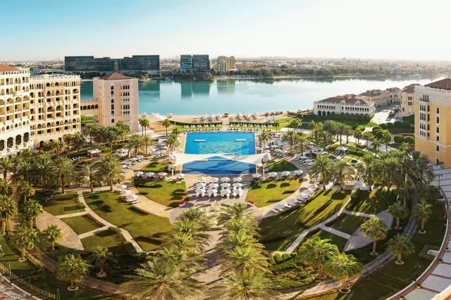 Billede av hotellet The Ritz-Carlton Abu Dhabi, Grand Canal - nummer 1 af 43