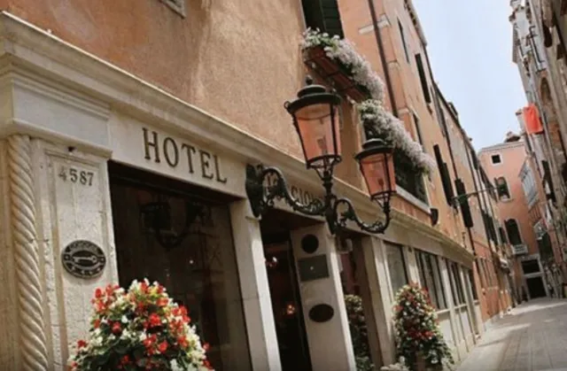 Billede av hotellet Giorgione Hotel - nummer 1 af 99