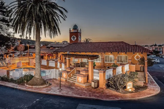 Billede av hotellet SFO El Rancho Inn SureStay Collection by Best Western - nummer 1 af 79