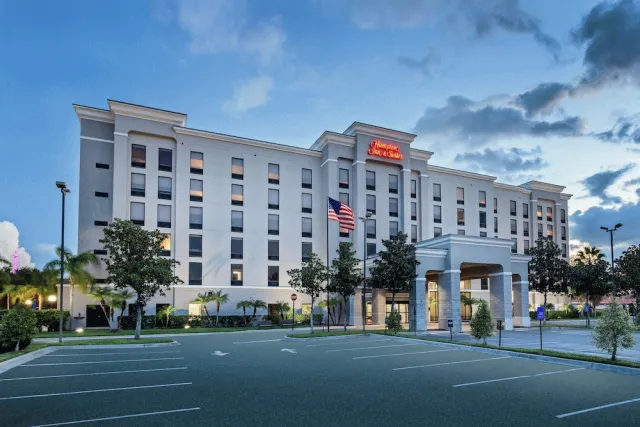 Billede av hotellet Hampton Inn & Suites Orlando Intl Dr N - nummer 1 af 58