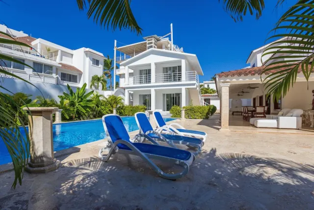 Billede av hotellet Beachfront 7BR Villa with Pool & Maid - nummer 1 af 100