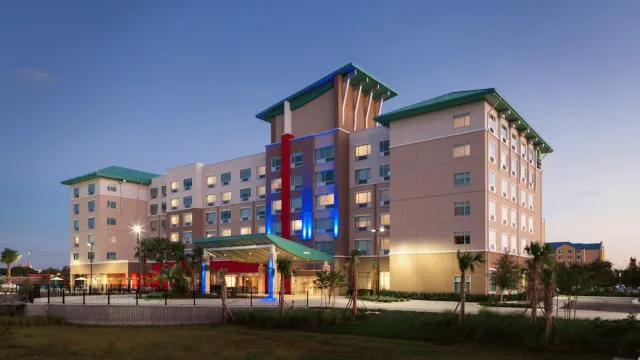 Billede av hotellet Holiday Inn Express & Suites Orlando at SeaWorld, an IHG Hotel - nummer 1 af 63