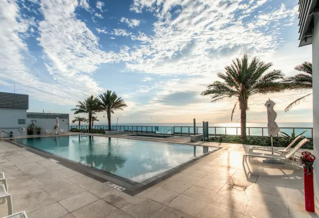 Billede av hotellet Churchill Suites Monte Carlo Miami Beach - nummer 1 af 100