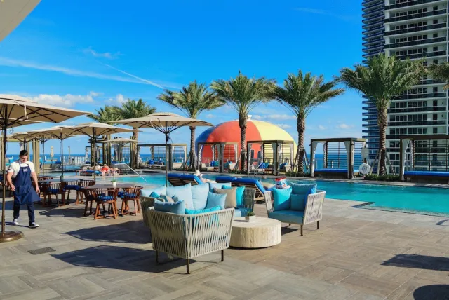 Billede av hotellet Stunning Beachfront Condo with Ocean View - nummer 1 af 46