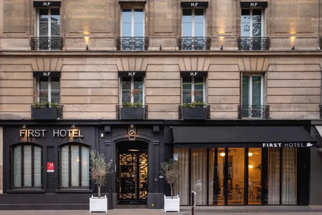 Billede av hotellet First Hotel Paris Tour Eiffel - nummer 1 af 14