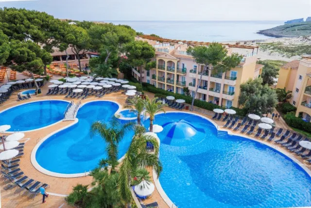 Billede av hotellet Zafiro Cala Mesquida - nummer 1 af 11