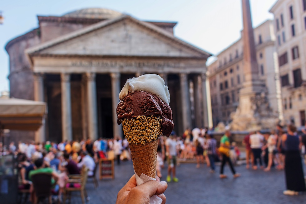 Piazza della Rotonda er den hyggelige plassen ved Pantheon. Et perfekt sted for å nyte en herlig italiensk iskrem.