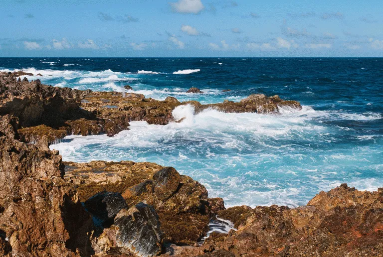 Nord-østkysten kendetegnes af dramatiske klipper og den friske atlanterhavsvind 