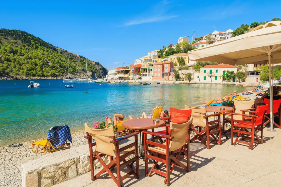 Taverna, strand og skøn feriestemning i smukke Kefalonia 