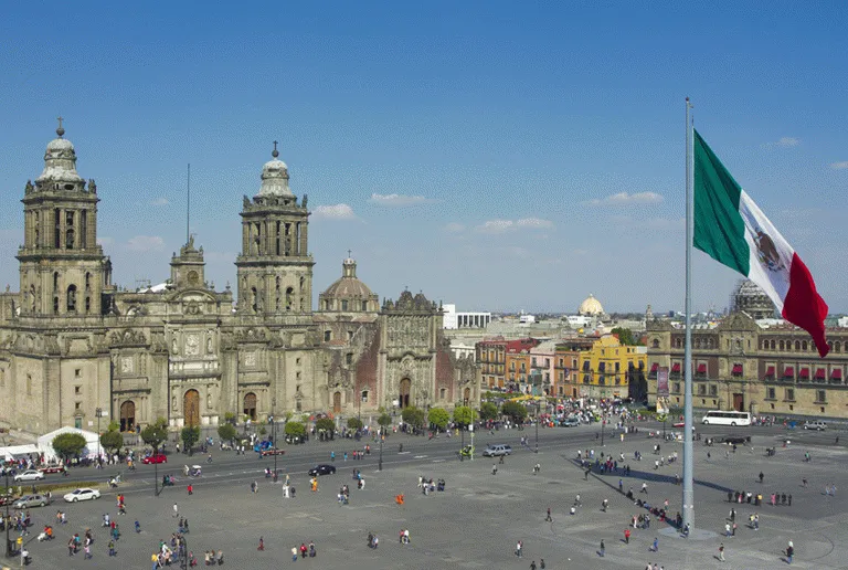 Plaza de la Constitución i Mexico City er en af verdens største pladser 