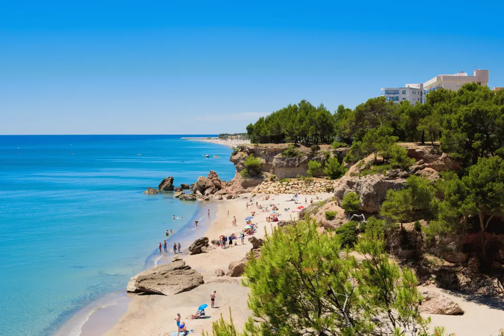 Costa Doradas smukke kystlinje med dejlige strande og hyggelige byer 