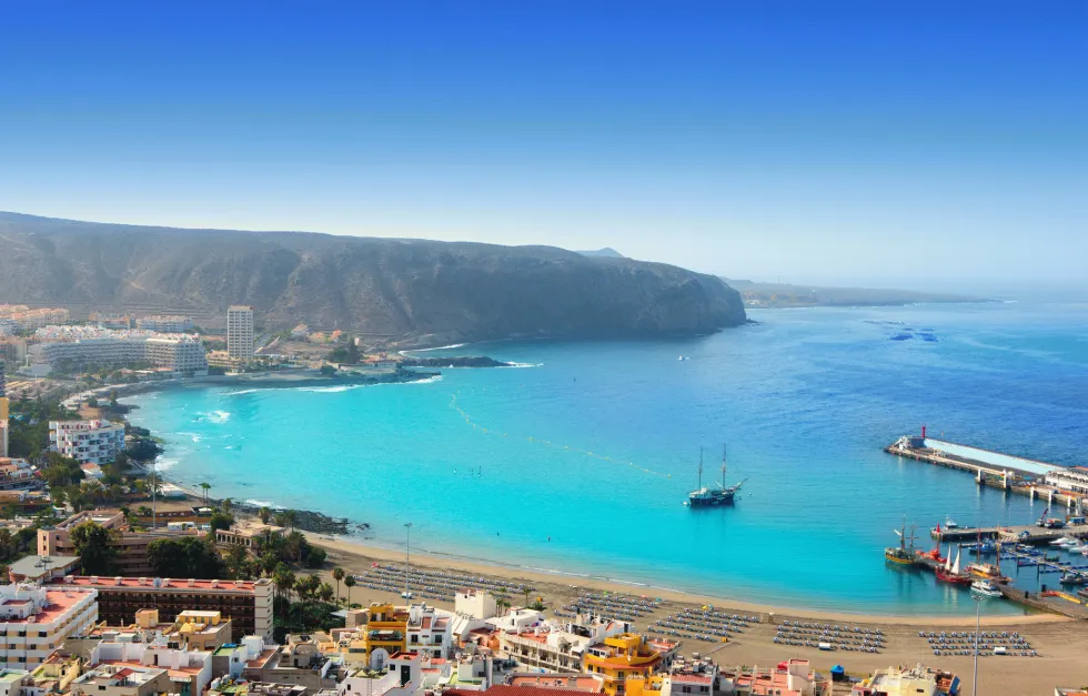 Los Cristianos har en dejlig strand, hyggelige hoteller og gode restauranter 