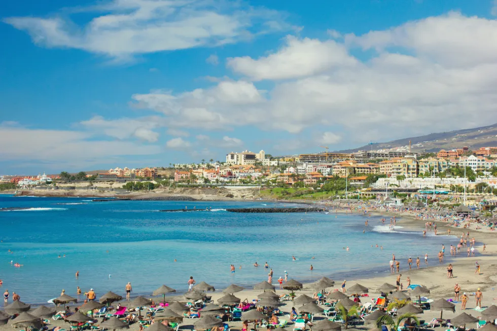 Den populære strand i Playa de las Americas 